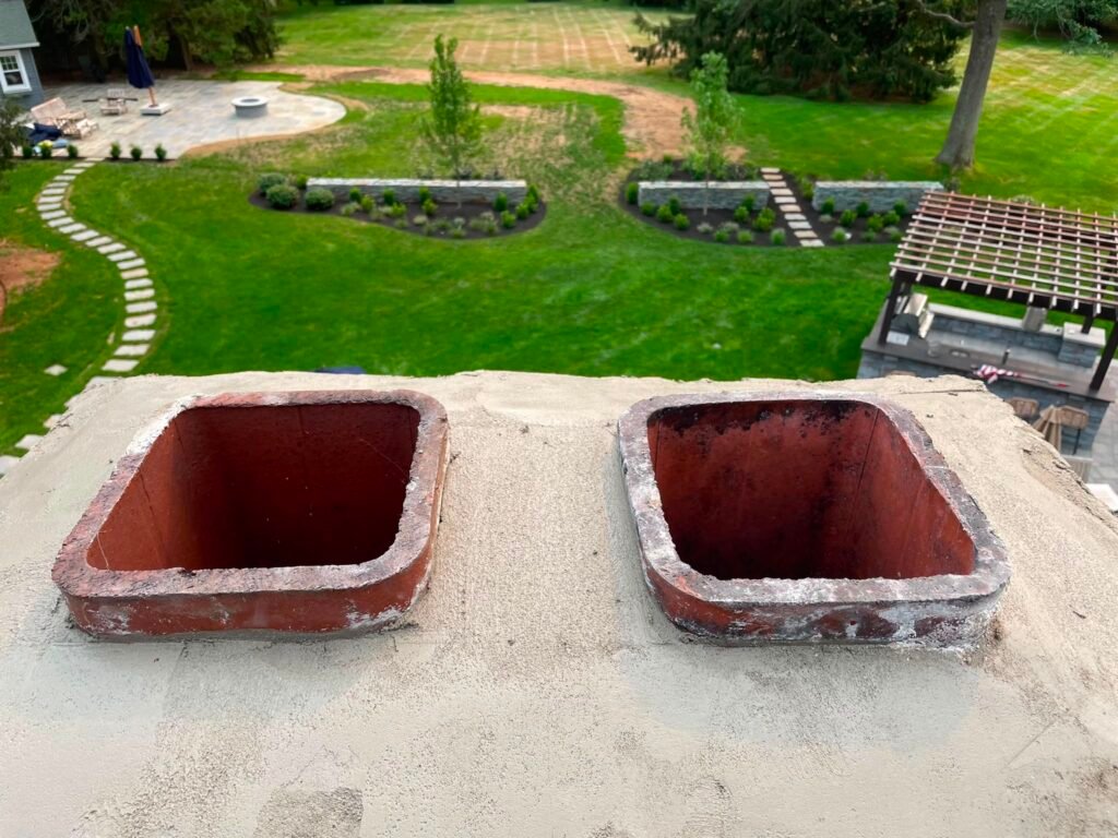 Chimney with two flue openings